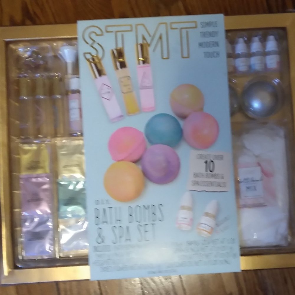 STMT Girls bath bombs